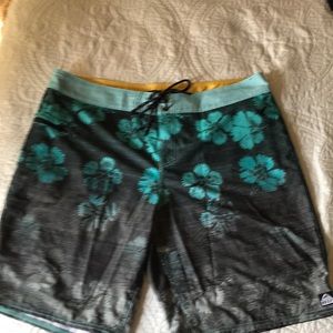 Reef men’s board shorts